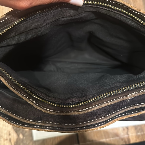 Bedstu Parton Crossbody - Picture 5 of 13